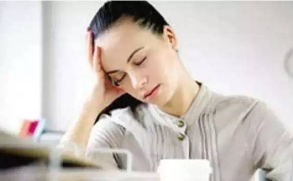 what??？“香”艷的美女成了辦公室污染源，甲醛治理非常必要！