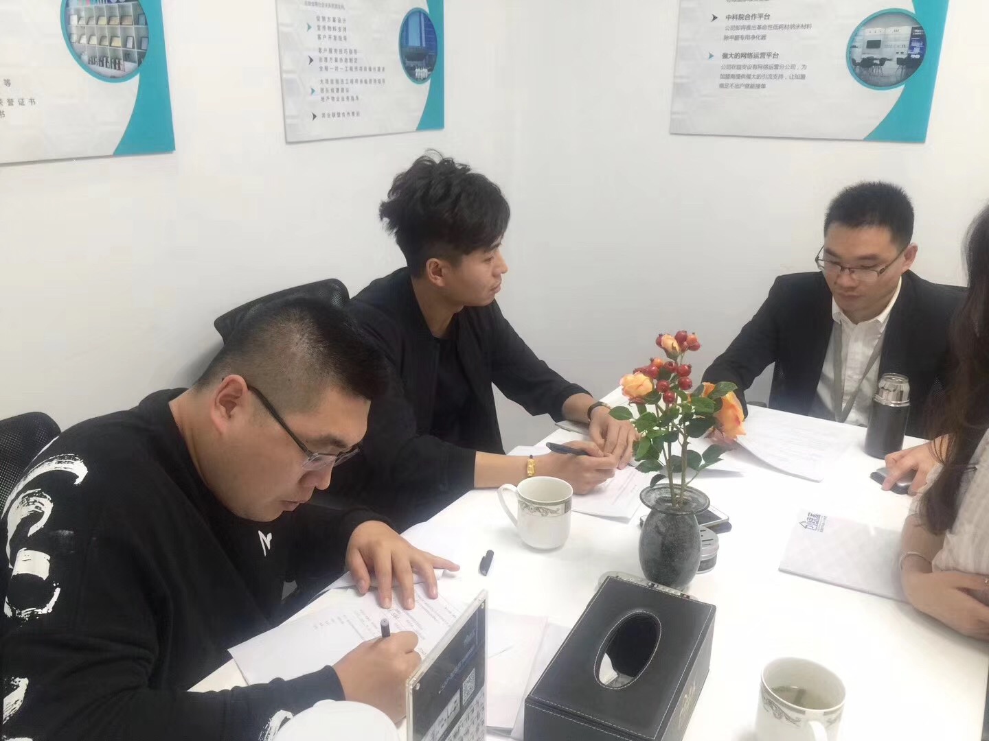 熱烈祝賀李總、王總簽約創綠家鞍山市區級代理！