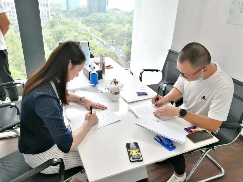熱烈祝賀李總簽約創綠家福建省莆田市區級代理！